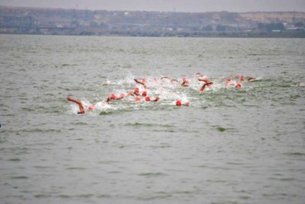 Mazăre a dat startul competiţiei Triathlon Challenge Mamaia